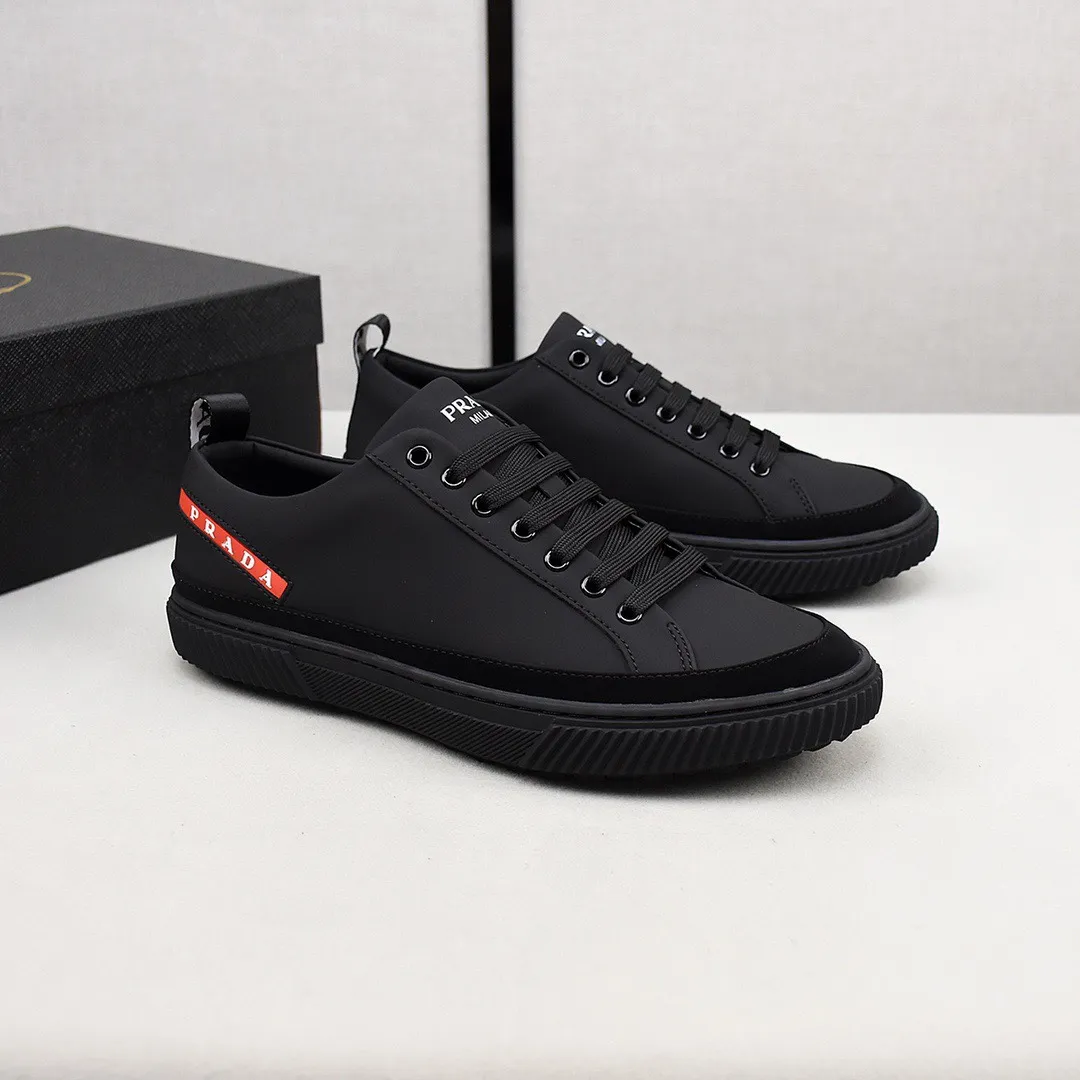 【PRADA】Men's shoes 💰400💰. Detonate the whole place! An international brand that is constantly innovating. This men's casual shoe is the original version. It is made of cowhide leather at a ratio of one to one at the store. It has leather feet and rubber non-slip outsole. It is breathable and comfortable. Quality speaks for itself. 👄38-44